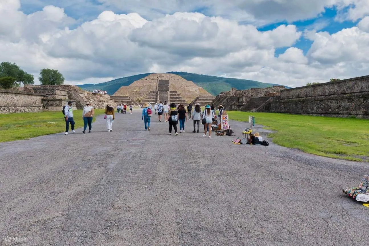 Teotihuacán Esencial sin transporte · guía en español